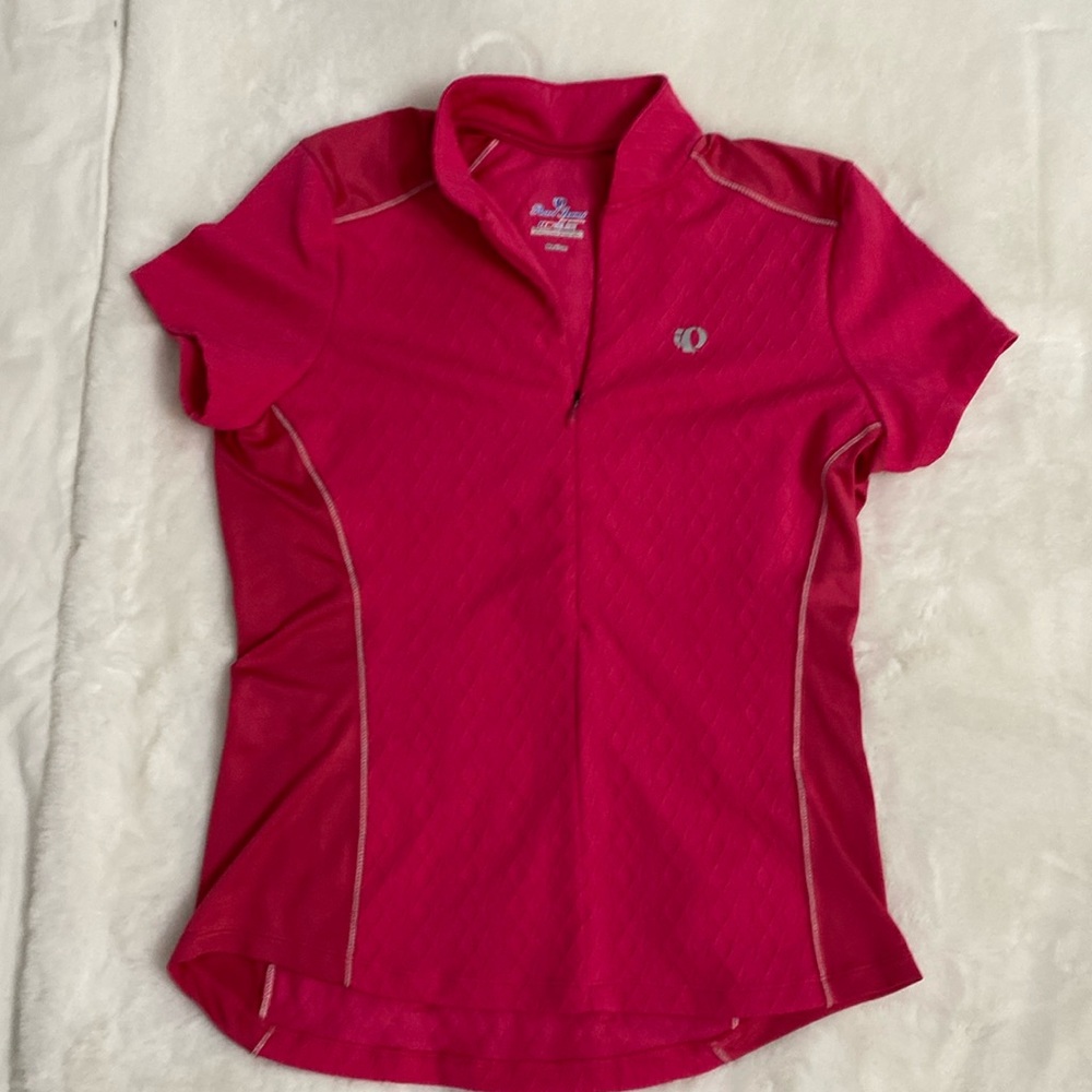 Pearl Izumi Women’s Biking Top. Pink. Size M. 88% Polyester. Machine Wash/Dry